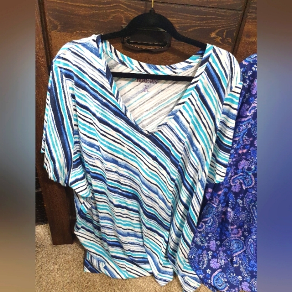 New Muticolored Vneck Plus Size 4x Very Cute Top